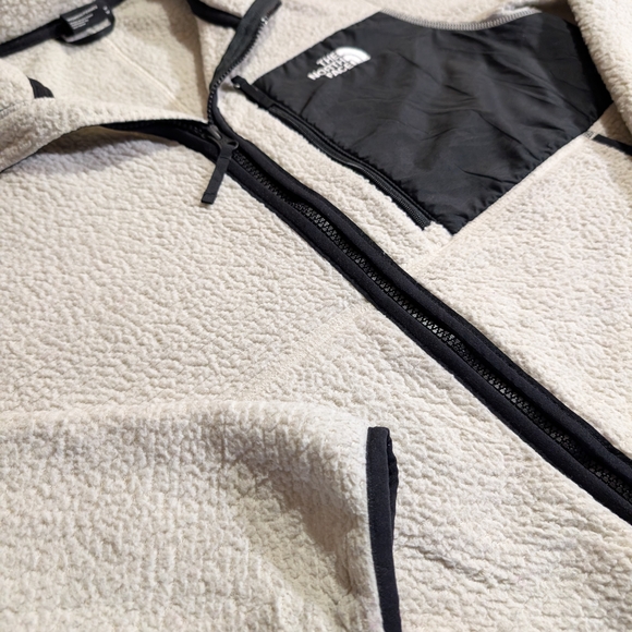 Sold on another app - Picture 2 of 4